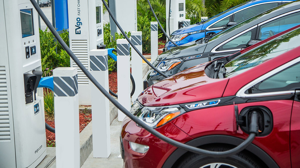 4 Important Facts That You Should Know About Electric Car Charging Stations