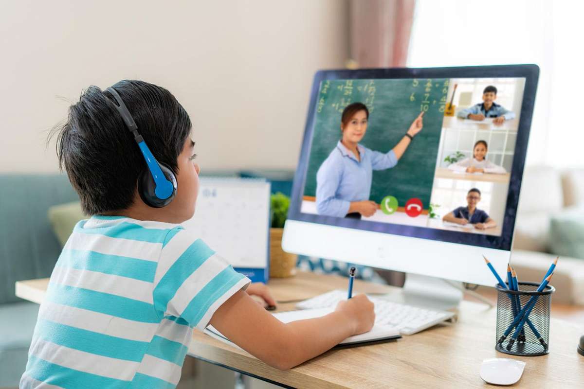 How Online Learning Platforms Improve Our Education Experience