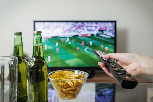 The pros and cons of watching sporting events at home