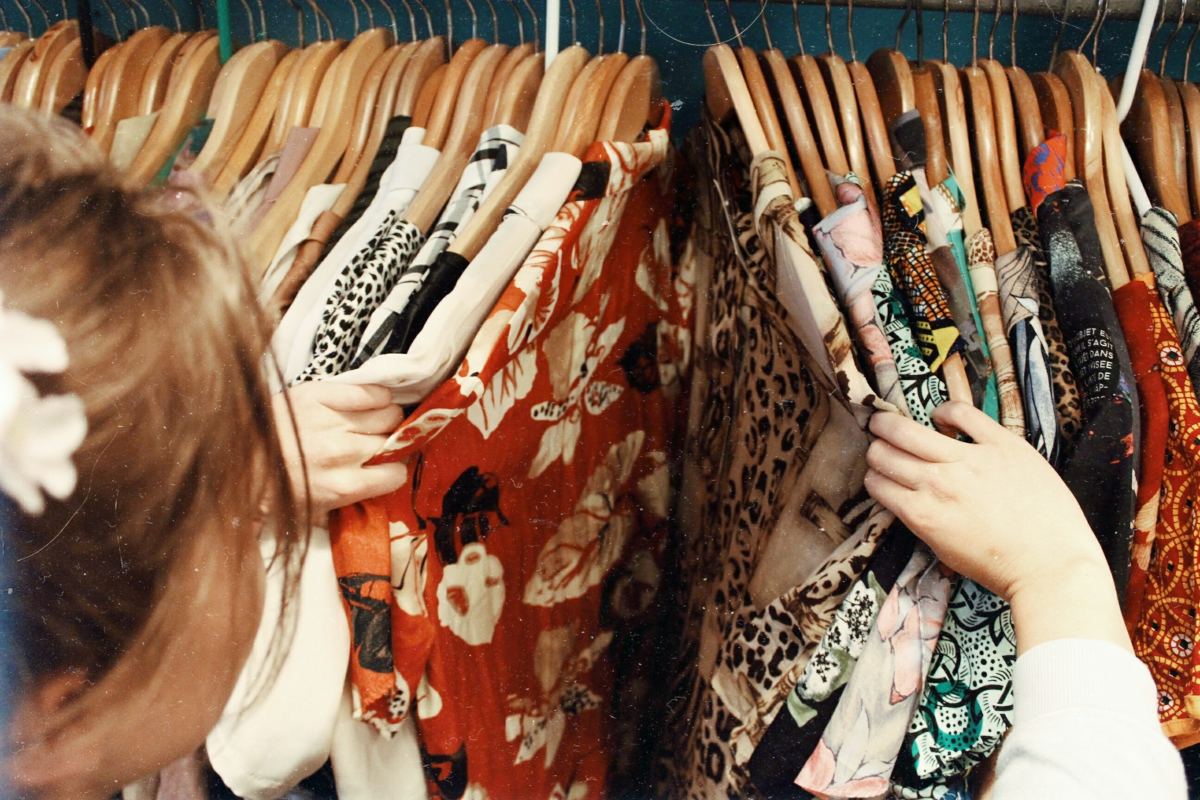 How To Buy Secondhand Clothing When You Go To a Thrift Store