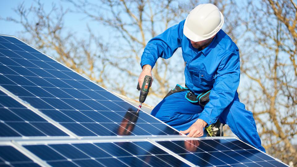 4 Reasons Why More Homeowners Are Considering Residential Solar Installations