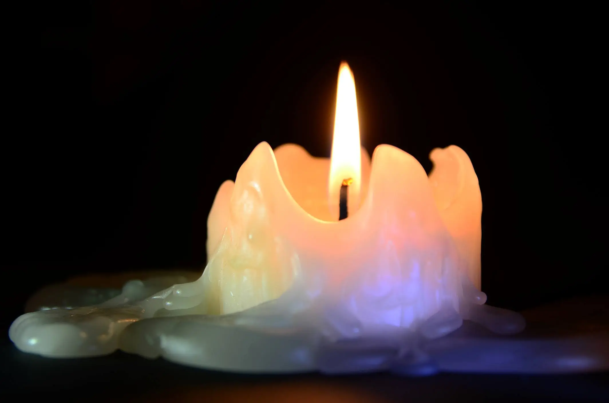 3 WAYS YOU’LL BENEFIT FROM BURNING CANDLES