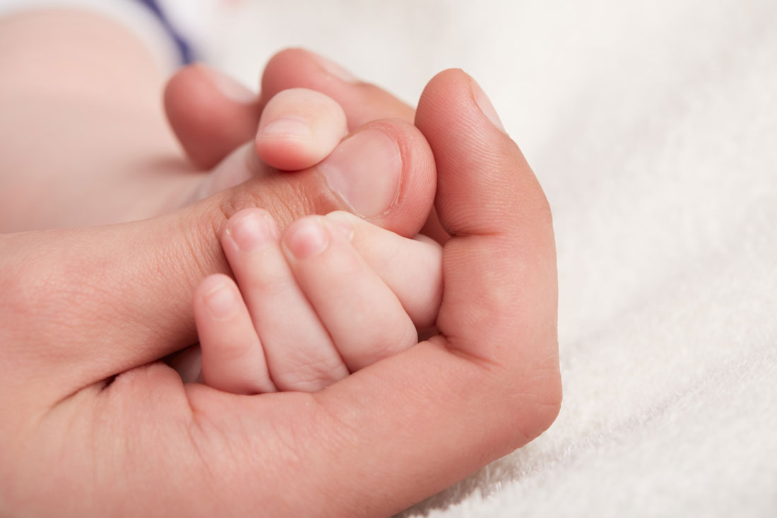 Why Clicking or Locking Fingers Might Be a Red Flag