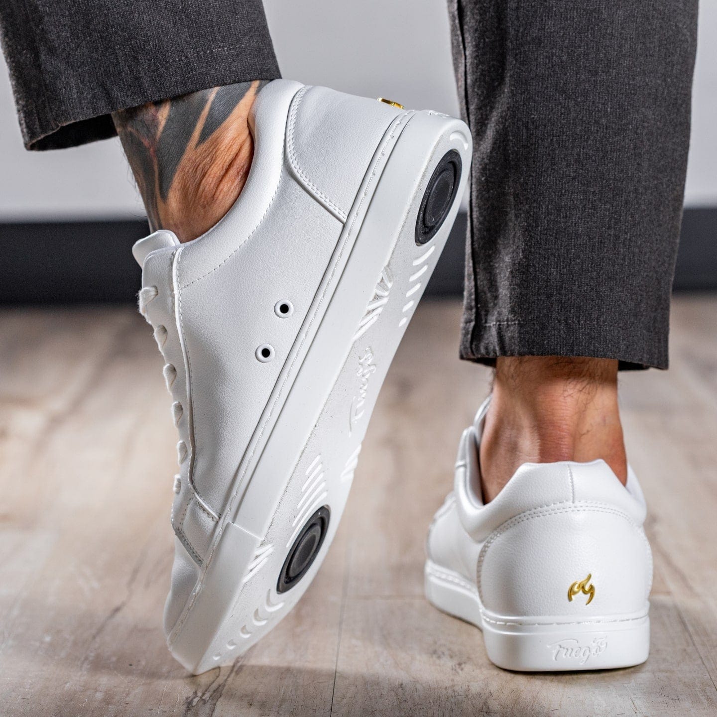 10 Unexpected Outfits That Pair Perfectly with Low Top Sneakers