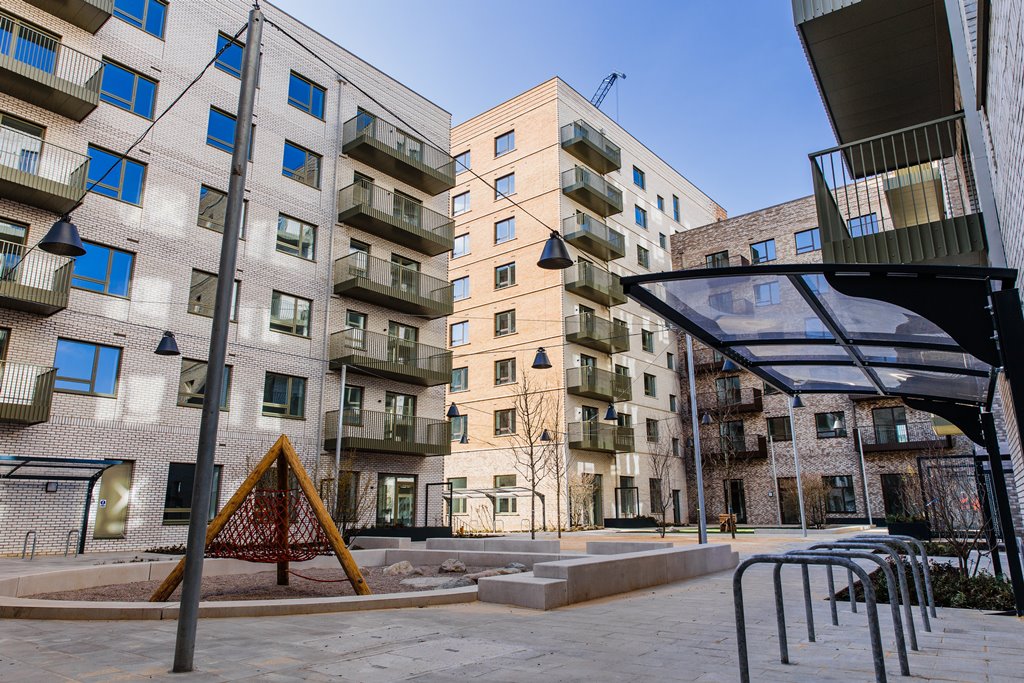 How Estate Agents Simplify Buying and Selling of Property