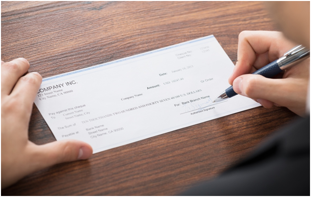 How to Write a Check Correctly With a Clear Example