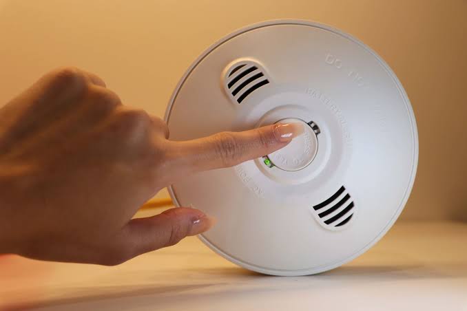 How to Test Smoke Detectors and Keep Alarms Working
